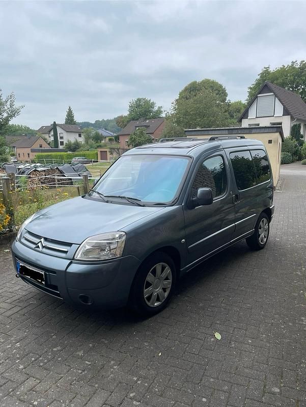 Grau Gebraucht 2007 Citroën Berlingo Style Van / Kleinbus | 4.500 € (Etwas zu teuer) - Bild 1/4