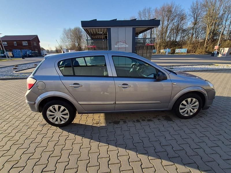 Gebraucht Opel Astra 105 PS (77 kW) 2005 Silber Limousine