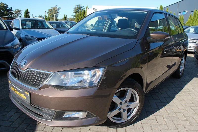 Braun Gebraucht 2017 Skoda Fabia Ambition Kleinwagen | 11.690 € (Fairer Preis) - Bild 1/4