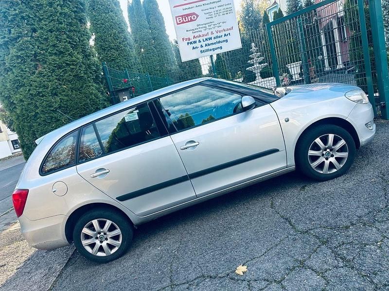 Silber Gebraucht 2012 Skoda Fabia Elegance Kleinwagen | 1.099 € (Superpreis) - Bild 1/4