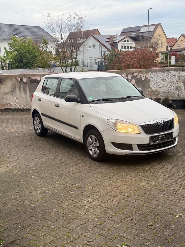 Weiß Gebraucht 2014 Skoda Fabia Fresh Kleinwagen | 3.300 € (Superpreis) - Bild 1/4