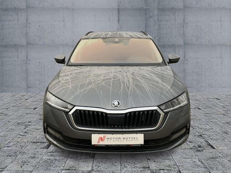 Second-hand Skoda Octavia Ambition 150 CP (110 kW) 2023 Gri Break