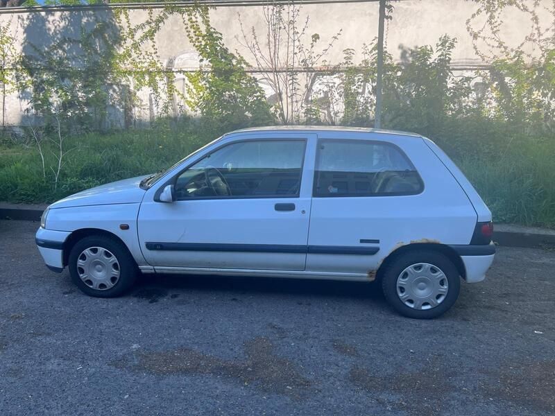 Weiß Gebraucht 1998 Renault Clio II Kleinwagen | 600 € - Bild 1/4