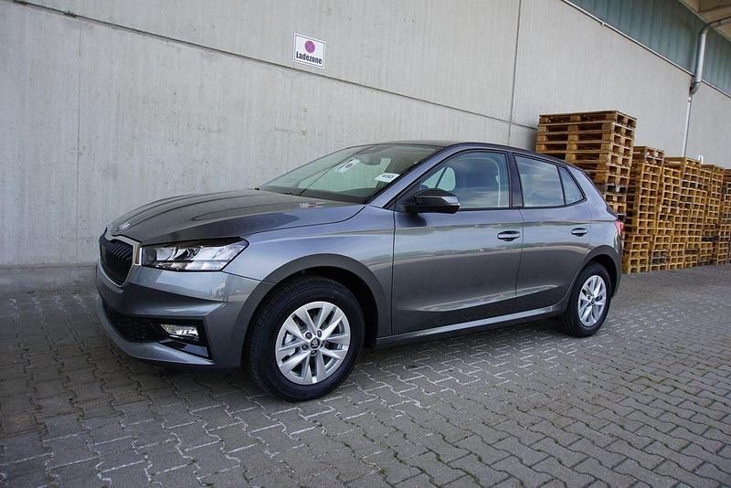 Neu Skoda Fabia 95 PS (69 kW) 2025 Graphitegrau metallic Limousine
