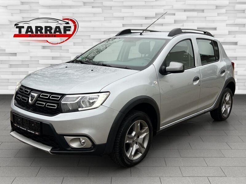 Grau Gebraucht 2020 Dacia Sandero Prestige Kleinwagen | 5.999 € - Bild 1/4