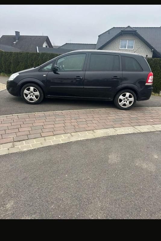 Schwarz Gebraucht 2012 Opel Zafira Kombi | 3.500 € (Fairer Preis) - Bild 1/4