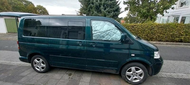 Begagnad VW Multivan 130 HK (95 kW) 2004 Grön Minibuss