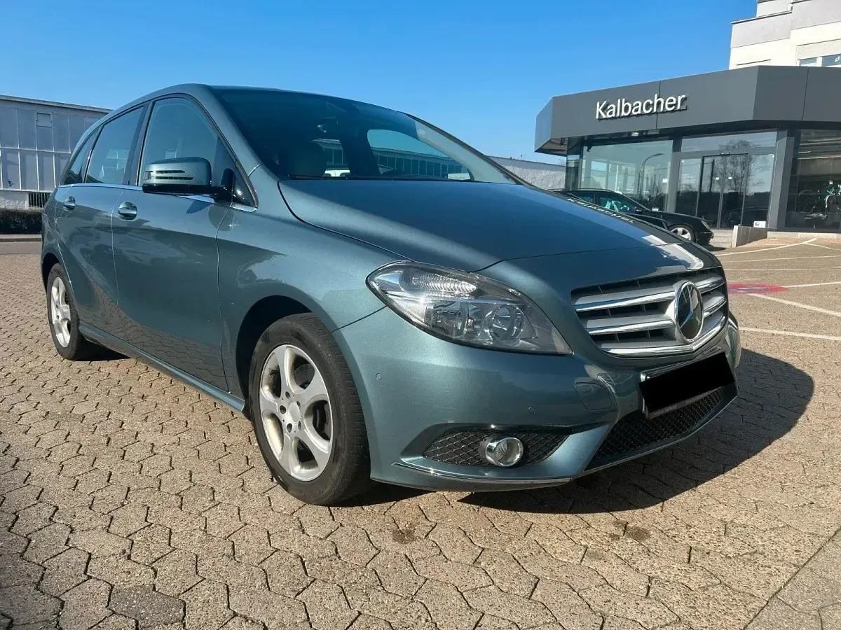 Gebraucht Mercedes B200 156 PS (114 kW) 2013 Blau Van / Kleinbus