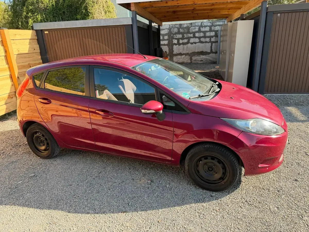 Gebraucht Ford Fiesta 60 PS (44 kW) 2010 Rot Kleinwagen
