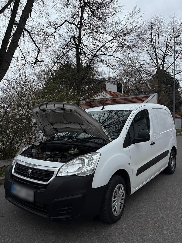Gebraucht Peugeot Partner 99 PS (72 kW) 2017 Weiß Van / Kleinbus