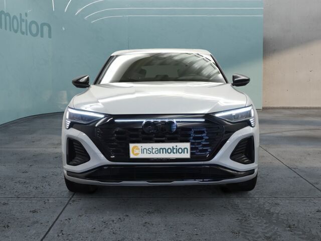 Weiß Gebraucht 2024 Audi Q8 e-tron Ambiente SUV | 76.600 € (Teuer) - Bild 1/1