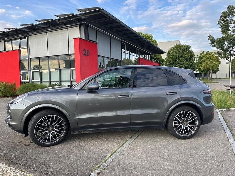 Grau Gebraucht 2019 Porsche Cayenne SUV | 51.900 € (Fairer Preis) - Bild 1/4