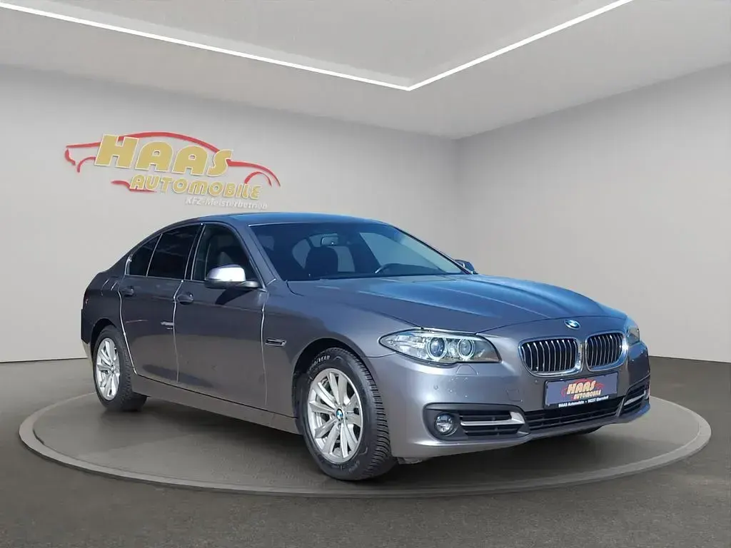 Gebraucht BMW 520 184 PS (135 kW) 2015 Grau Limousine