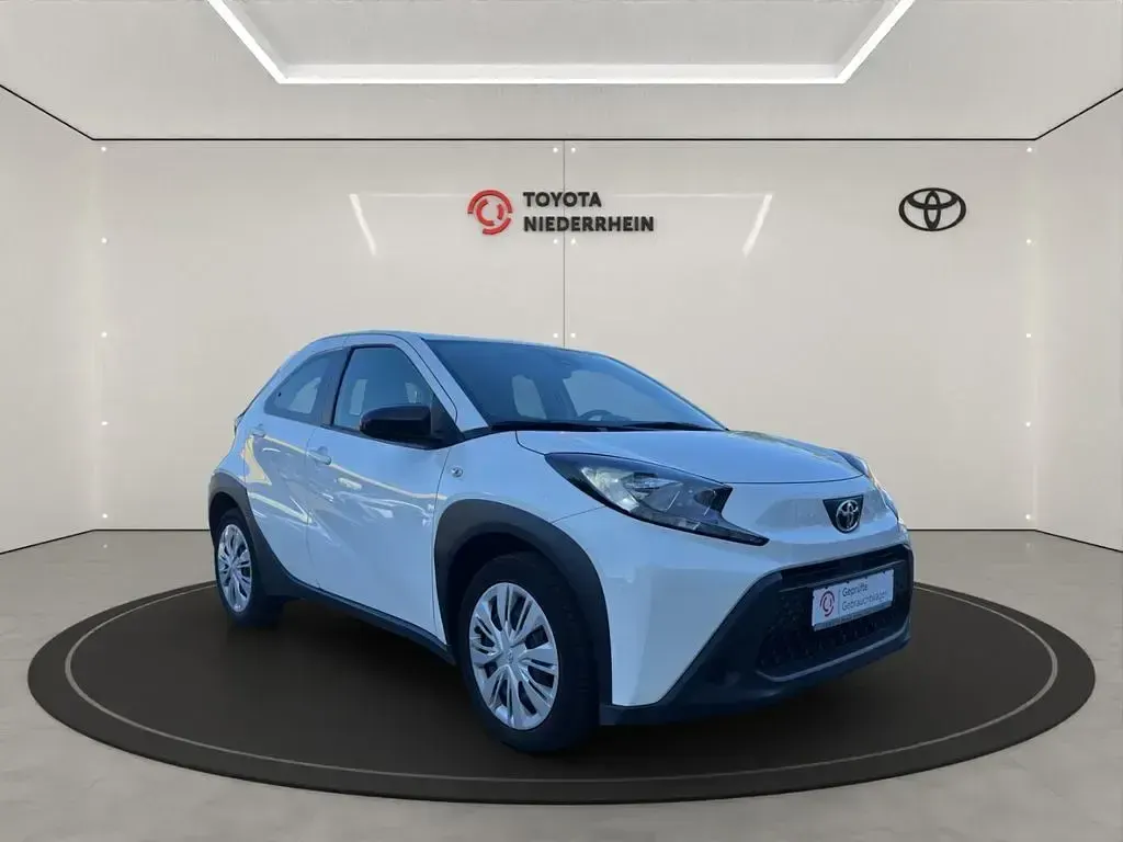 Gebraucht Toyota Aygo X X-play 72 PS (52 kW) 2022 Weiß SUV