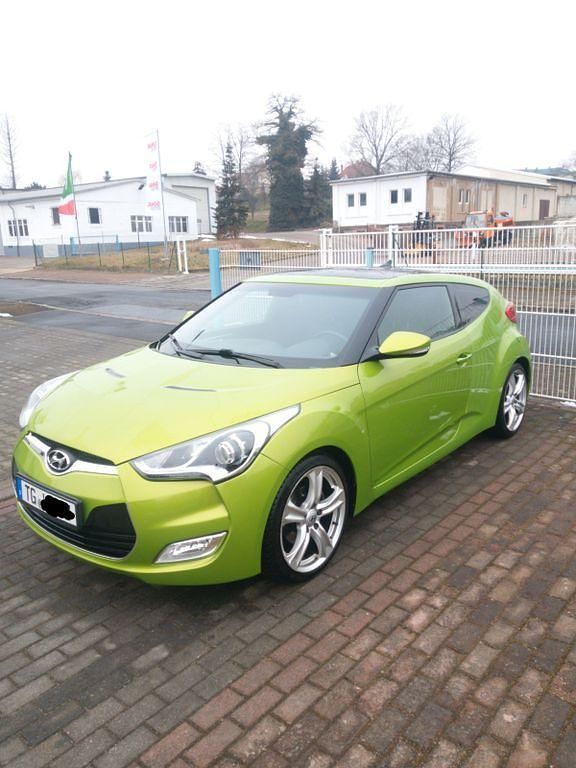 Grün Gebraucht 2012 Hyundai Veloster Intro Edition Kleinwagen | 8.299 € (Fairer Preis) - Bild 1/4