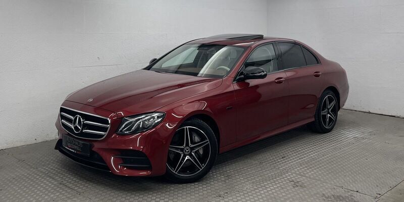 Designo hyazinthrot Gebraucht 2019 Mercedes E300 AMG Limousine | 34.870 € (Teuer) - Bild 1/4