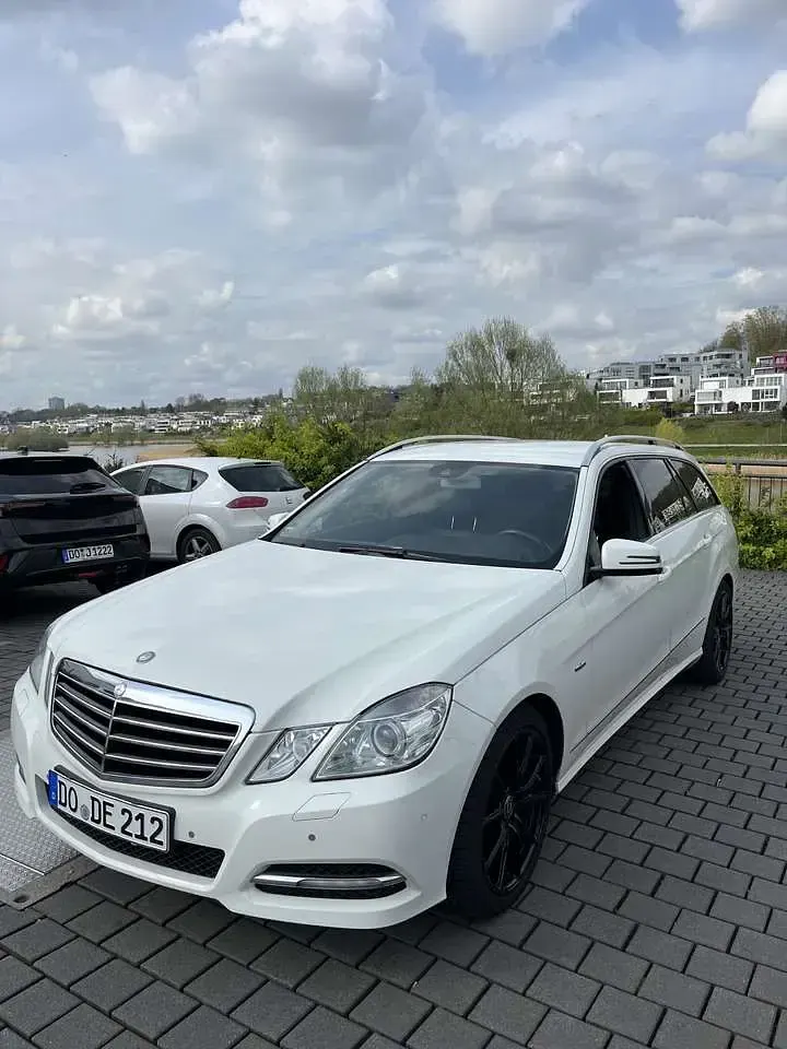 Gebraucht Mercedes E220 Avantgarde 170 PS (125 kW) 2011 Kombi