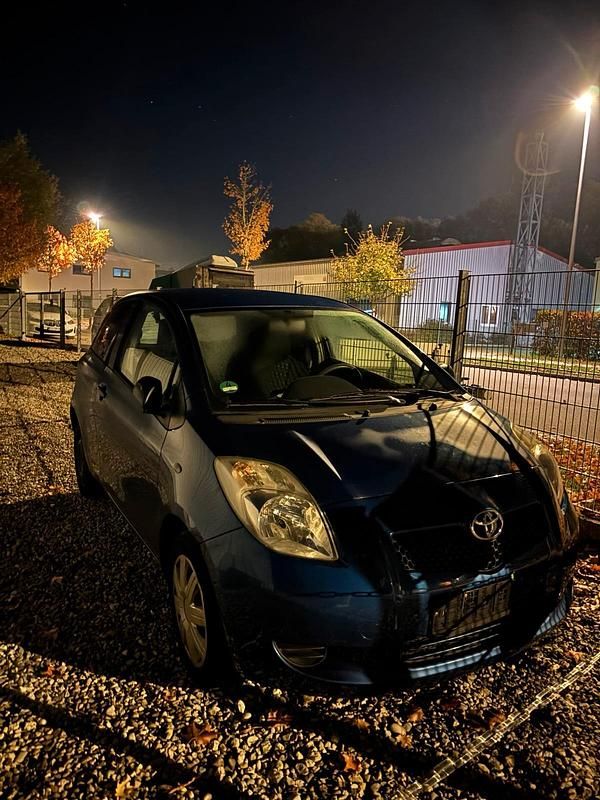 Blau Gebraucht 2006 Toyota Yaris Kleinwagen | 1.500 € (Fairer Preis) - Bild 1/4