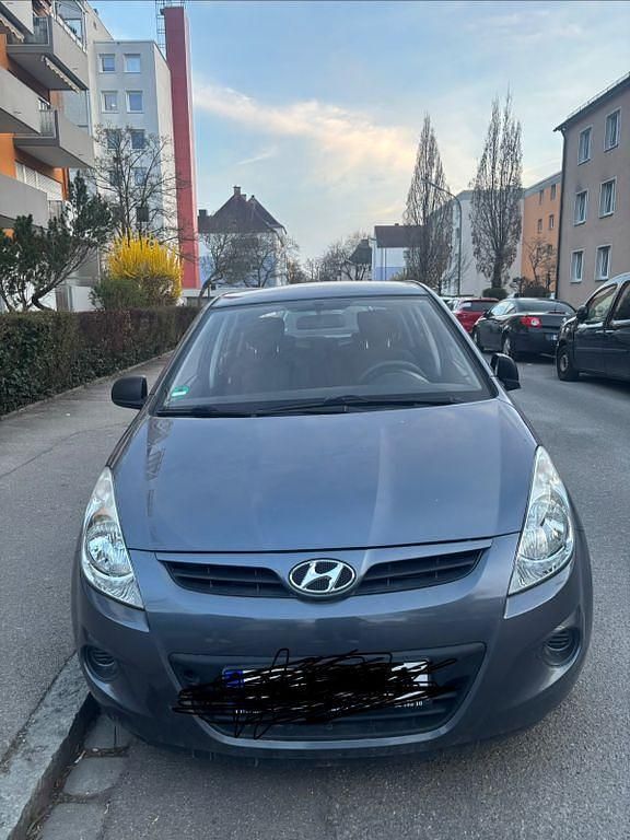 Gebraucht Hyundai i20 Classic 86 PS (63 kW) 2012 Grau Kleinwagen