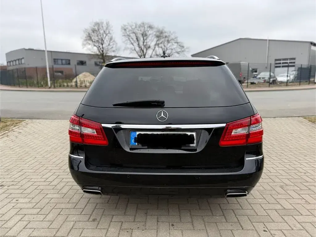 Gebraucht Mercedes E300 231 PS (169 kW) 2012 Schwarz Kombi