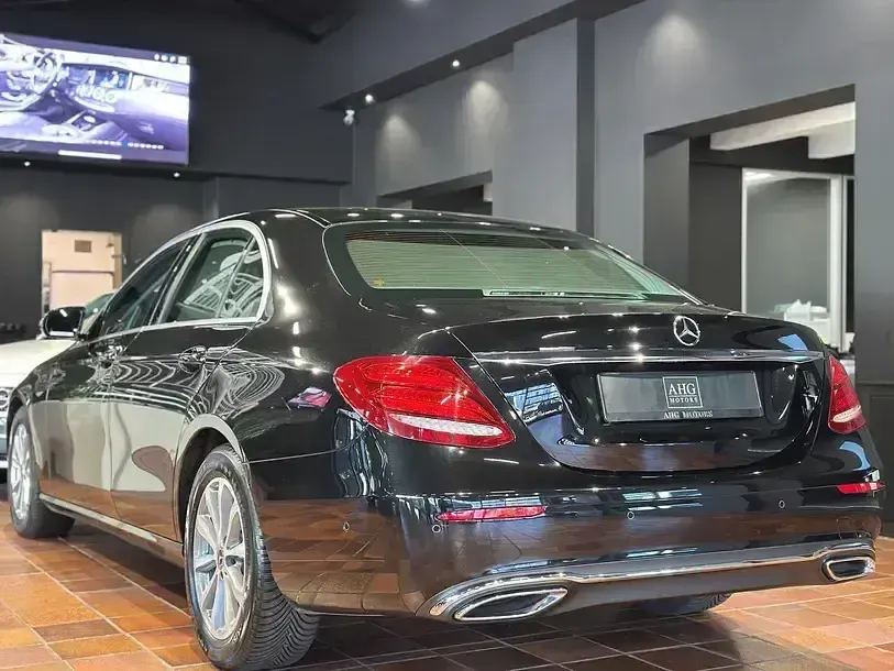 Gebraucht Mercedes E220 Avantgarde 194 PS (142 kW) 2020 Schwarz Limousine