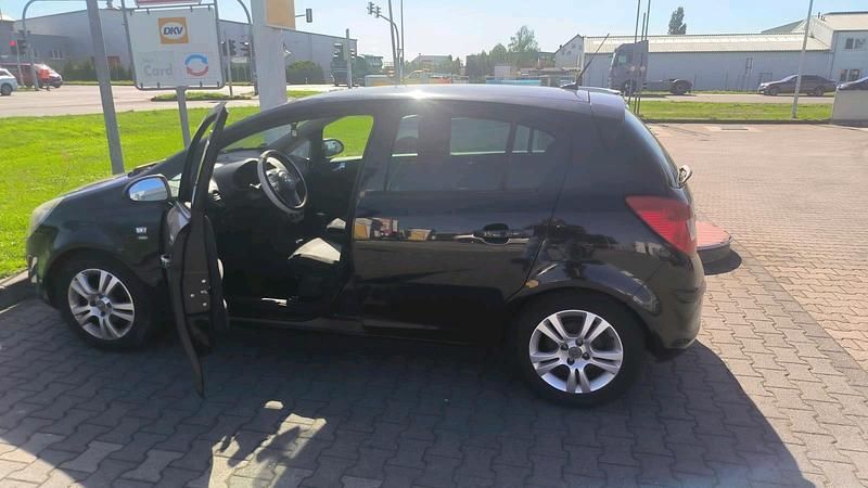 Gebraucht Opel Corsa 95 PS (69 kW) 2011 Schwarz Kleinwagen