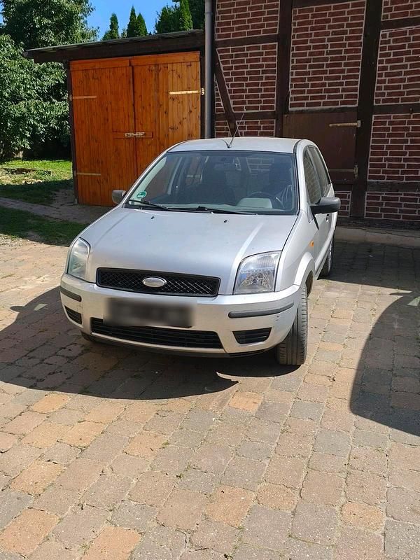 Silber Gebraucht 2005 Ford Fusion Kombi | 999 € - Bild 1/4