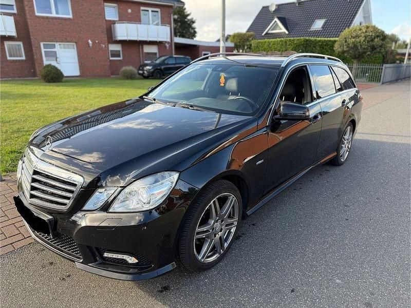 Schwarz Gebraucht 2011 Mercedes E350 Avantgarde Kombi | 8.900 € (Guter Preis) - Bild 1/4