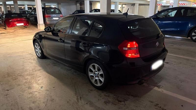 Gebraucht BMW 116 122 PS (89 kW) 2009 Schwarz Kleinwagen