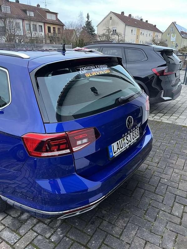 Gebraucht VW Passat Highline 280 PS (205 kW) 2022 Blau Kombi