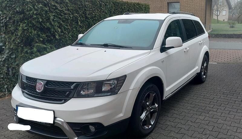 Weiß Gebraucht 2014 Fiat Freemont Cross SUV | 9.999 € - Bild 1/4
