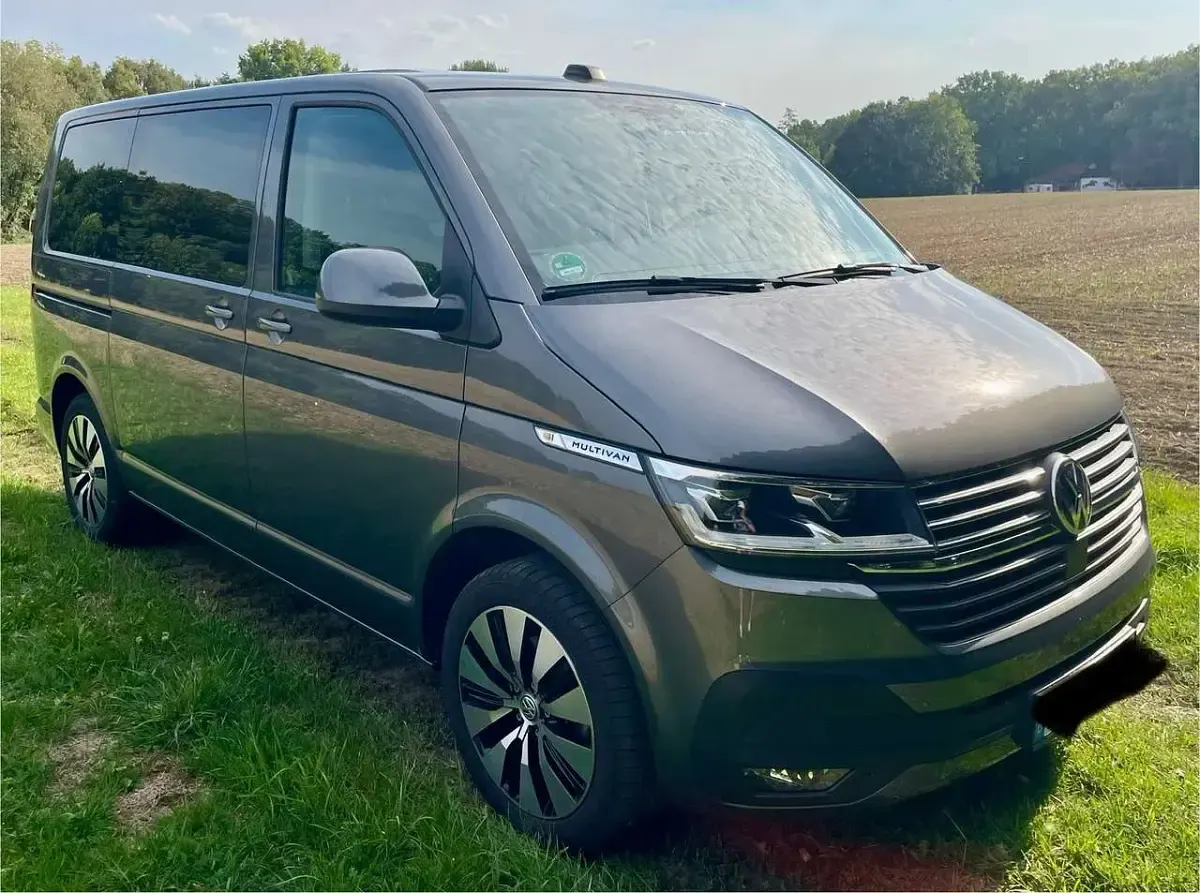 Gebraucht VW Multivan Comfortline 150 PS (110 kW) 2021 Grau Van / Kleinbus