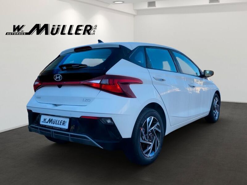 Gebraucht Hyundai i20 Trend 101 PS (74 kW) 2024 Atlas white Limousine