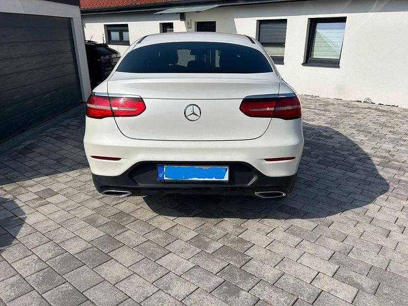 Gebraucht Mercedes GLC350 258 PS (189 kW) 2018 Weiß Coupé