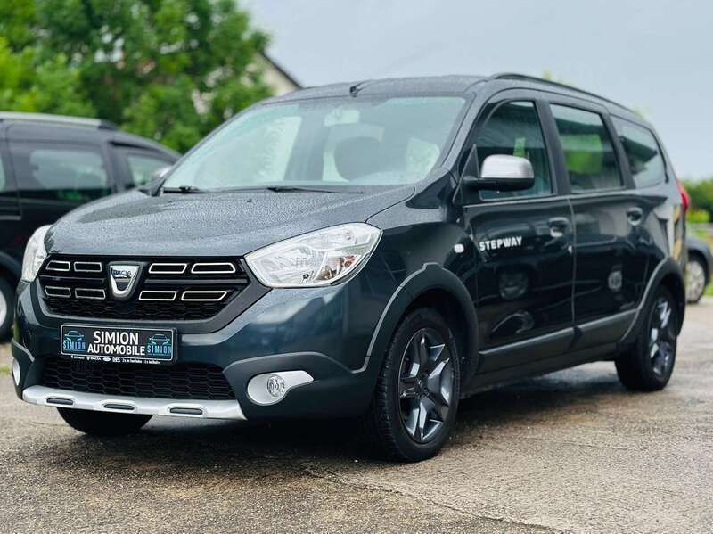 Grau Gebraucht 2018 Dacia Lodgy Stepway Van / Kleinbus | 12.750 € (Etwas zu teuer) - Bild 1/2