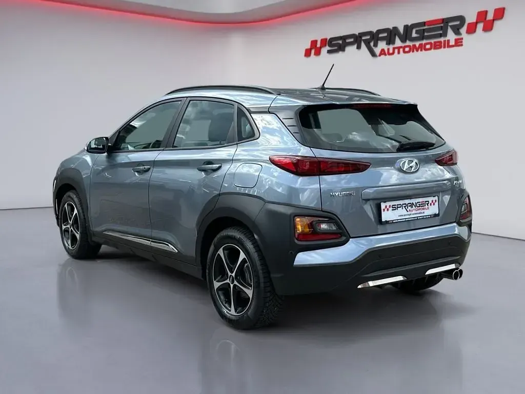 Gebraucht Hyundai Kona 120 PS (88 kW) 2018 Lake silver / mic SUV