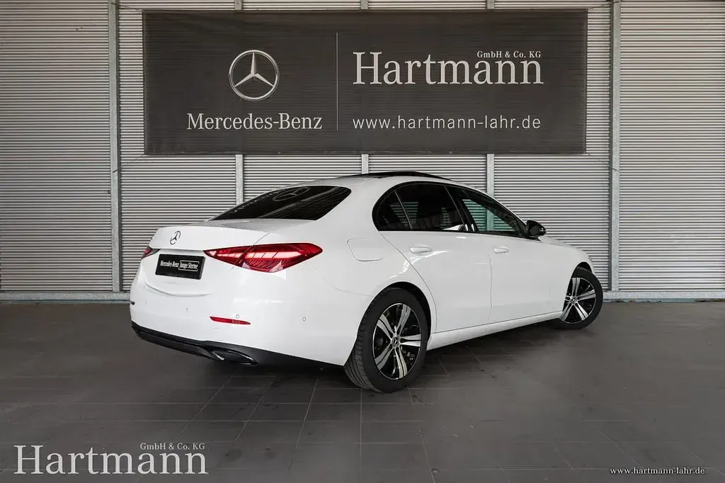 Gebraucht Mercedes C220 Avantgarde 200 PS (147 kW) 2023 Polarweiß Limousine