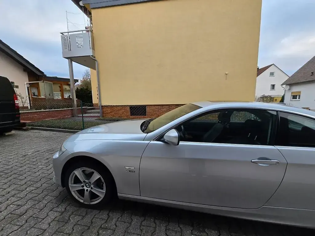 Gebraucht BMW 330 200 PS (147 kW) 2013 Silber Coupé