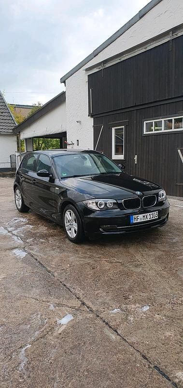 Gebraucht BMW 116 122 PS (89 kW) 2007 Schwarz Kleinwagen