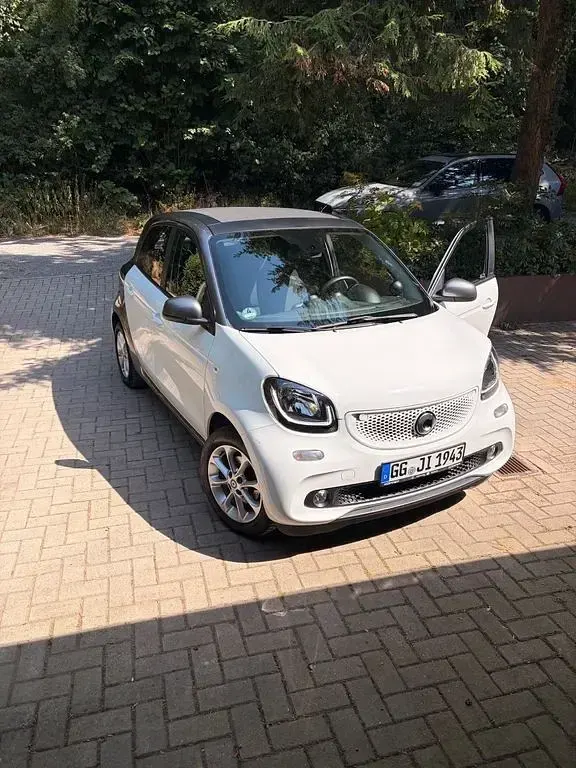 Gebraucht Smart ForFour 109 PS (80 kW) 2019 Weiß Kleinwagen