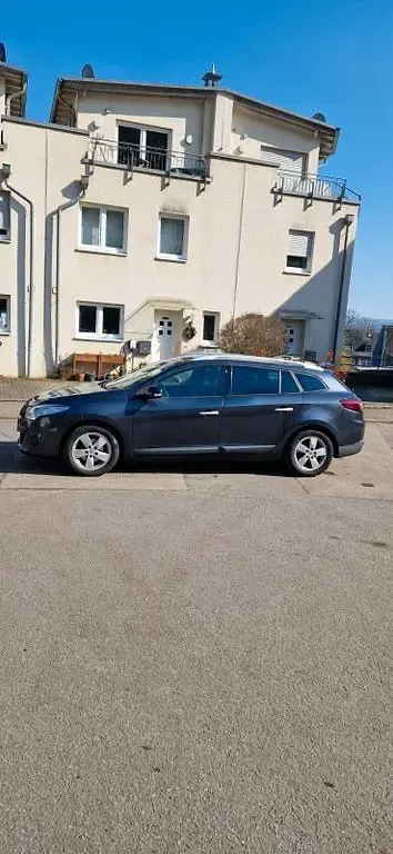 Gebraucht Renault Mégane Dynamique 106 PS (77 kW) 2012 Schwarz Limousine