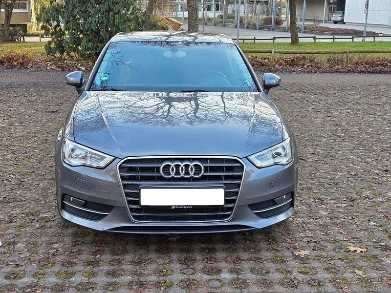 Gebraucht Audi A3 Attraction 150 PS (110 kW) 2014 Grau Limousine