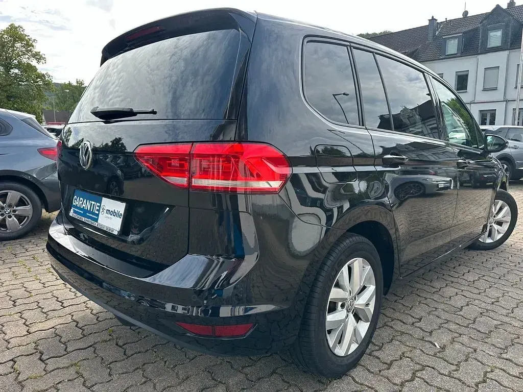 Gebraucht VW Touran 116 PS (85 kW) 2017 Schwarz Van / Kleinbus