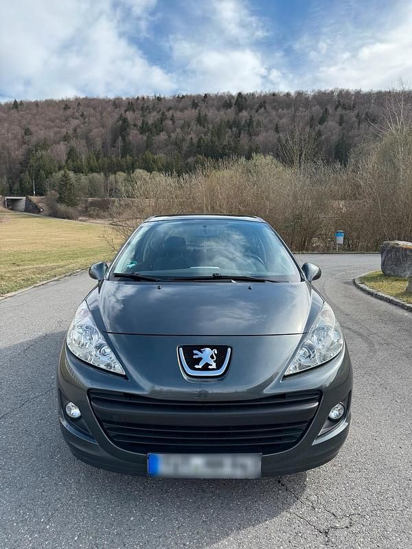 Gebraucht Peugeot 207 Urban Move 73 PS (53 kW) 2011 Grau Coupé