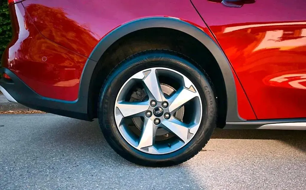 Gebraucht Ford Focus 122 PS (89 kW) 2020 Rot Kombi