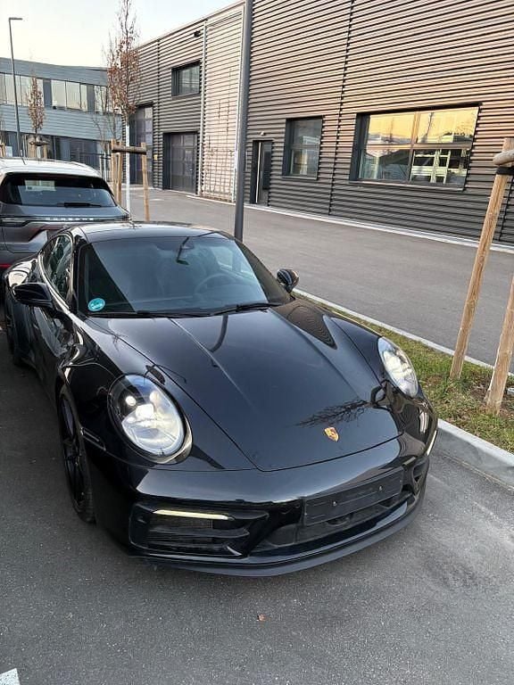 Schwarz Gebraucht 2023 Porsche 911 Carrera GTS Coupé | 129.911 € (Superpreis) - Bild 1/2