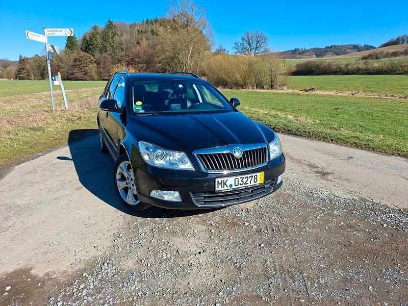 Gebraucht Skoda Octavia Elegance 140 PS (102 kW) 2012 Schwarz Kombi
