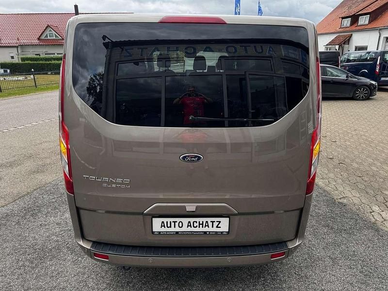 Gebraucht Ford Tourneo Titanium 150 PS (110 kW) 2023 Pyritsilber Van / Kleinbus