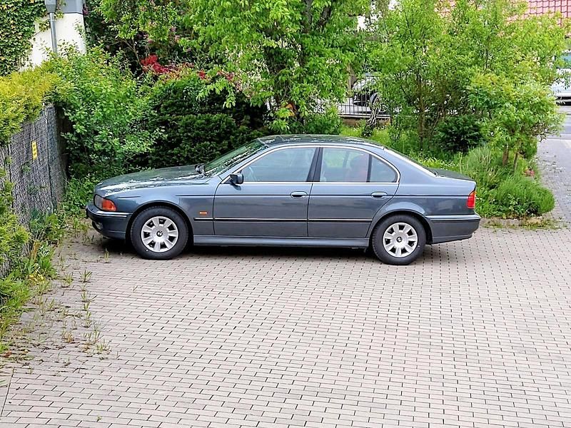 Grau Gebraucht 1999 BMW 523 Limousine | 5.500 € (Fairer Preis) - Bild 1/4