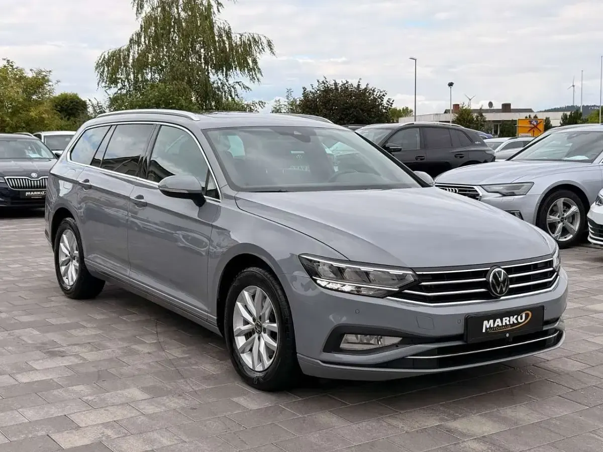 Gebraucht VW Passat Business 150 PS (110 kW) 2023 Mondsteingrau Kombi